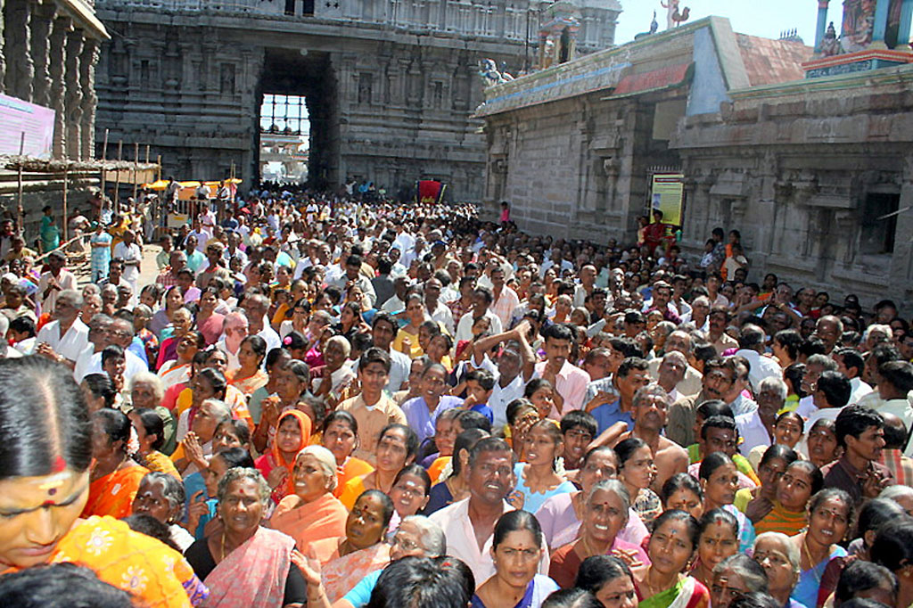 07Arunachala Menschen1024