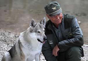 07Terence_Hund_Robert302